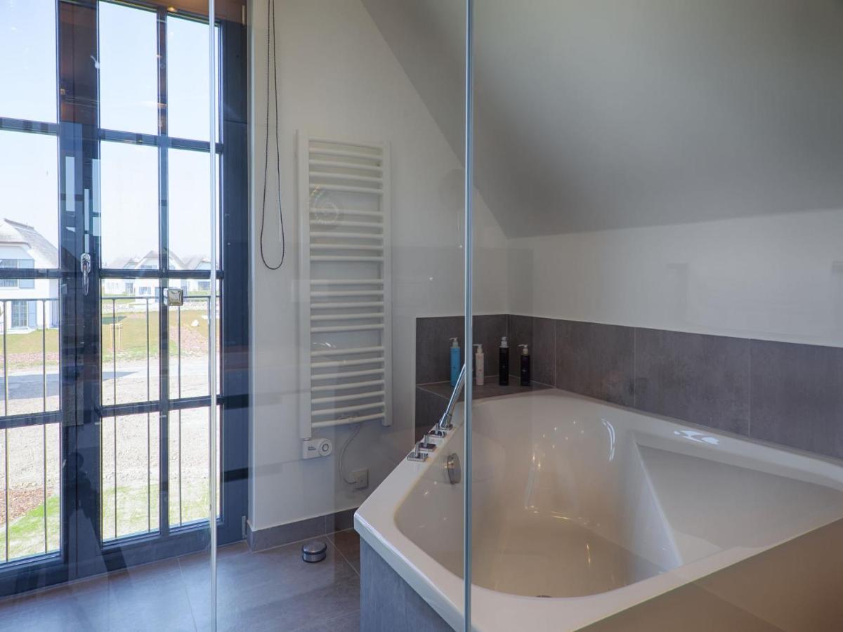 Reetland am Meer - Luxus Reetdachvilla mit 3 Schlafzimmern, Sauna und Kamin F18 Dranske Exterior foto
