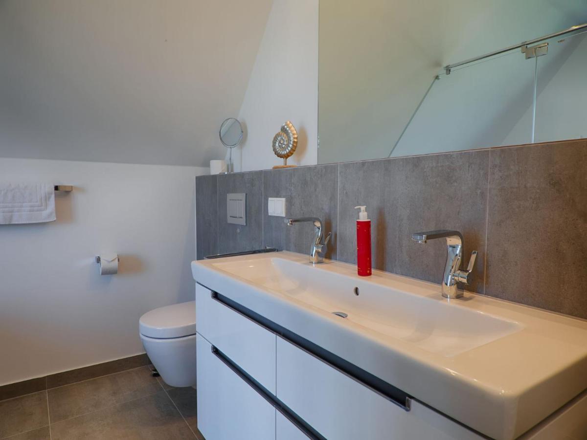 Reetland am Meer - Luxus Reetdachvilla mit 3 Schlafzimmern, Sauna und Kamin F18 Dranske Exterior foto