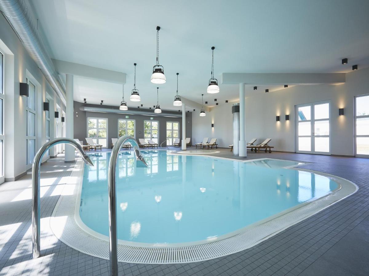 Reetland am Meer - Luxus Reetdachvilla mit 3 Schlafzimmern, Sauna und Kamin F18 Dranske Exterior foto